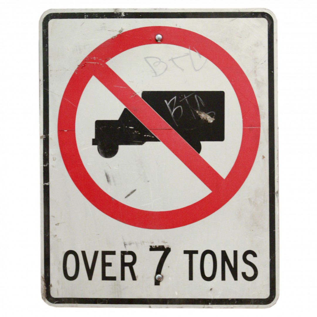 NO TRUCKS OVER 7 TONS SIGN | Air Designs